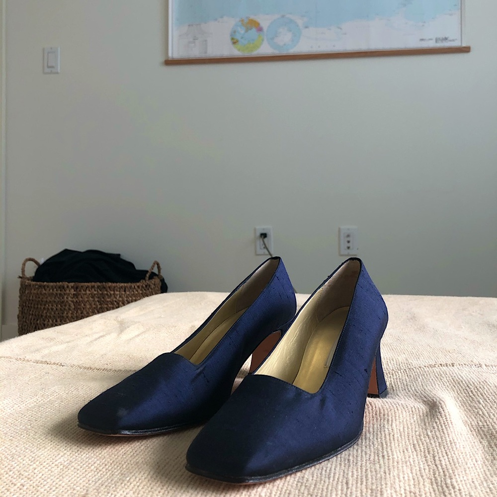Ann Marino Navy Duponi Silk Leather Pumps